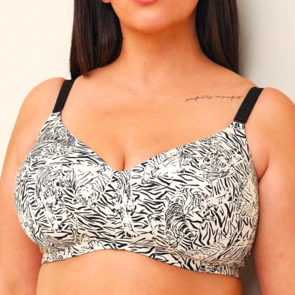 ❤️NWT TORRID BRA - WIRELESS LIGHTLY LINED - ANIMAL PRINT BACK SMOOTHING